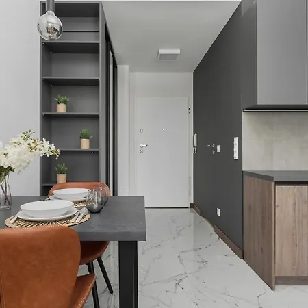 Апартаменты Rent Like - Spacious Studio With Balcony Slonimskiego 2 Вроцлав